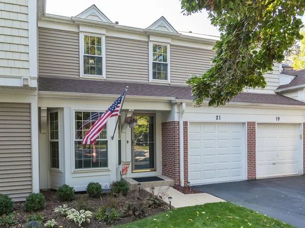 21 E Shag Bark Ln, Streamwood, IL 60107