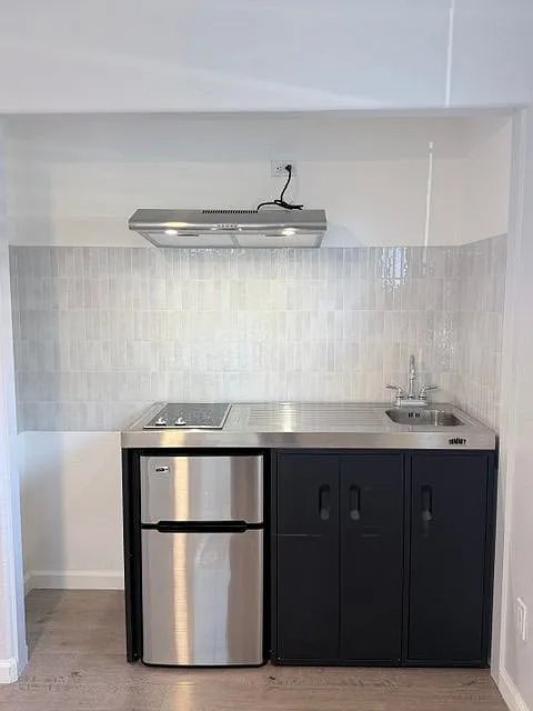 1 bed, 1.0 bath, 300 sqft, $1,150 — Photo 2