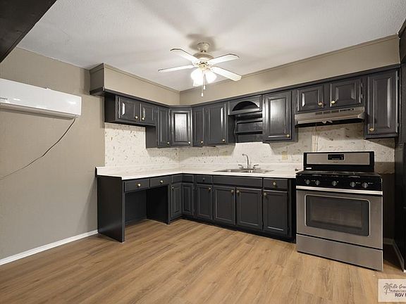 3rd image of 1801 La Paloma Ave