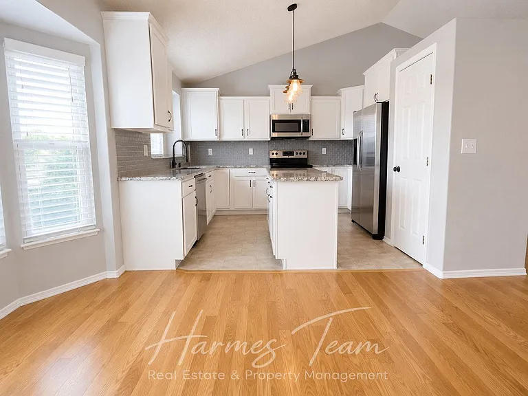 5960 Grapevine Dr — Photo 9