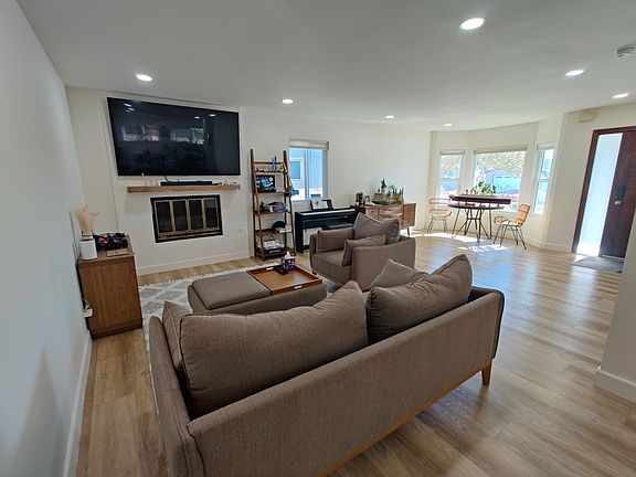 3rd image of 5401 Norton St