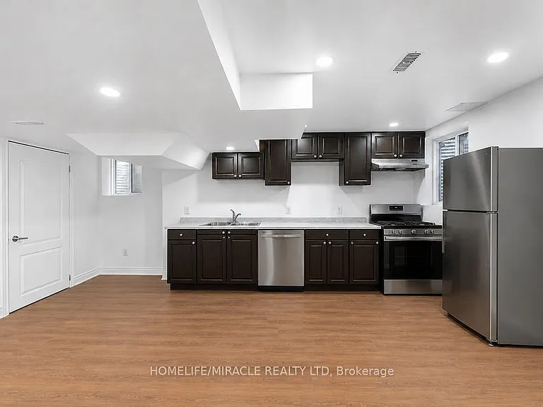 1583 Frolis St — Photo 29