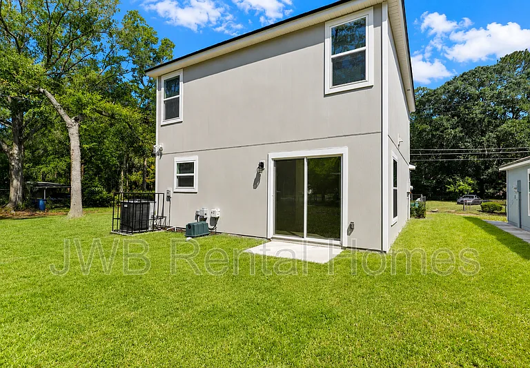 1760 Rutledge Ave — Photo 16