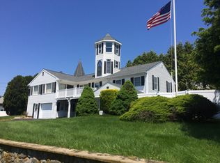 20 Willow Ave, Narragansett, RI 02882