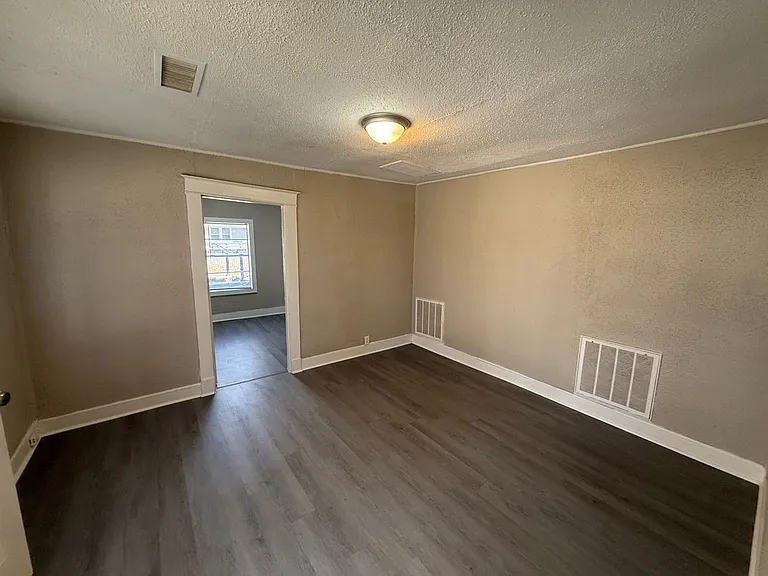 2673 Midland Ave — Photo 4