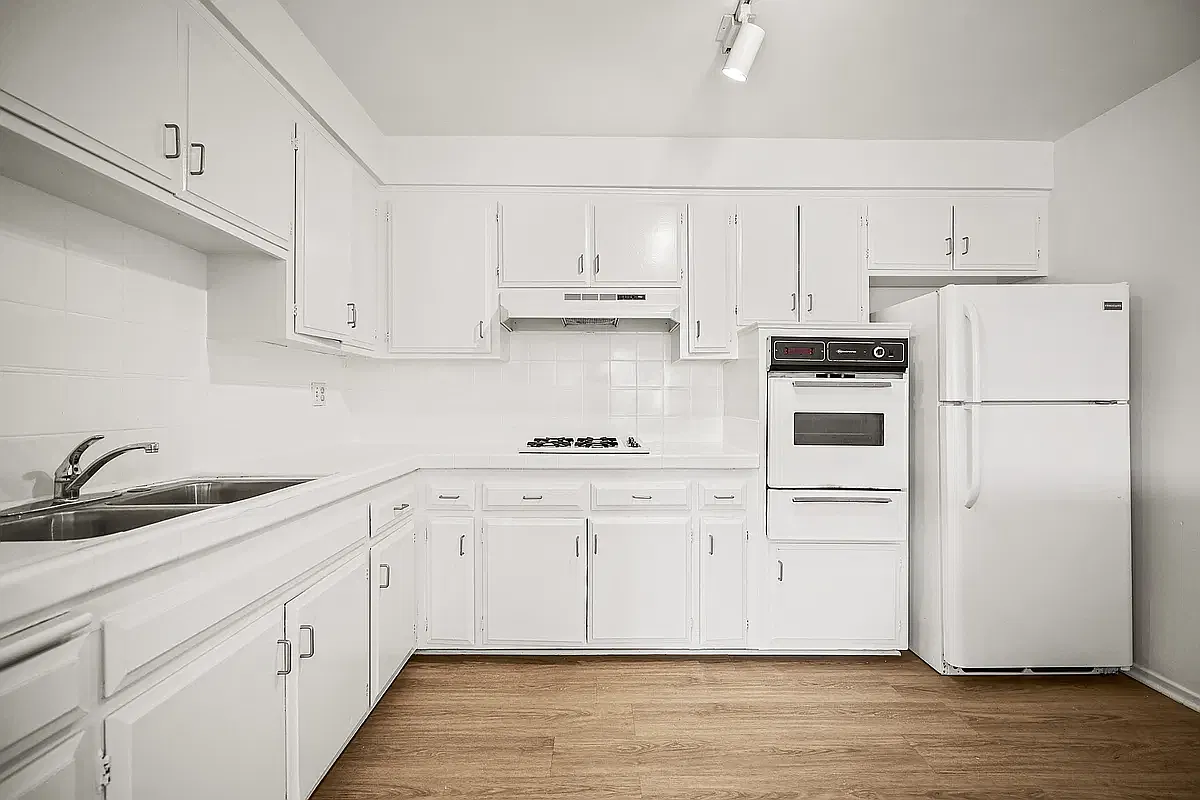 2 bed, 1.5 bath, 1100 sqft, $3,595 — Photo 3
