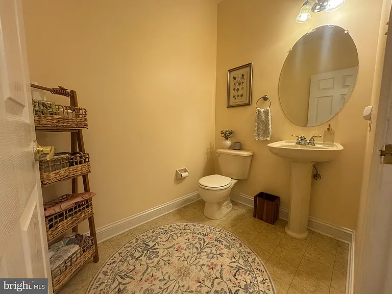 37 Weaver Dr — Photo 7