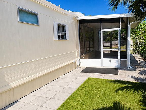 3rd image of 6580 SEMINOLE BOULEVARD #727