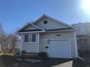 401 Timber Ridge Dr, Camillus, NY 13031