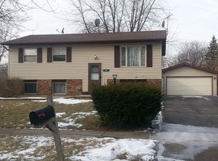 213 Pacific Dr, Bolingbrook, IL