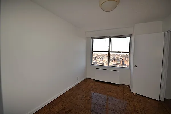 Rented by Olnick Organization | media 7
