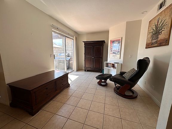 Den area now has daybed will show updated pictures soon
