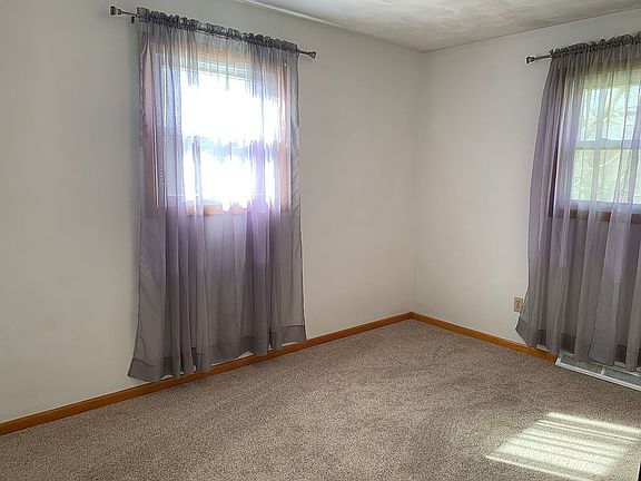 4th image of 12786 Leslie Rd