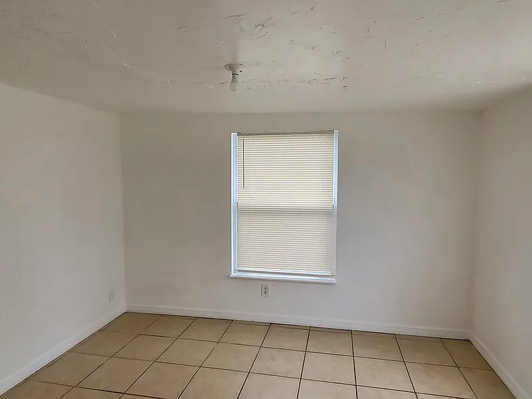 1721 Prescott St S — Photo 7