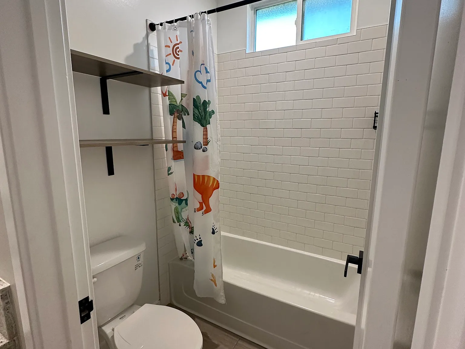 2 bed, 900 sqft, $3,000 — Photo 2