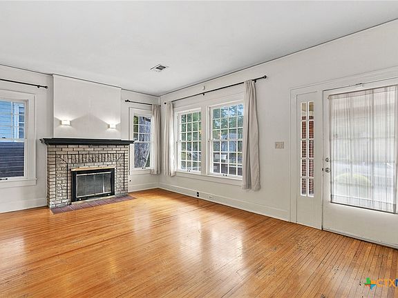 4th image of 3200 Harris Park Ave