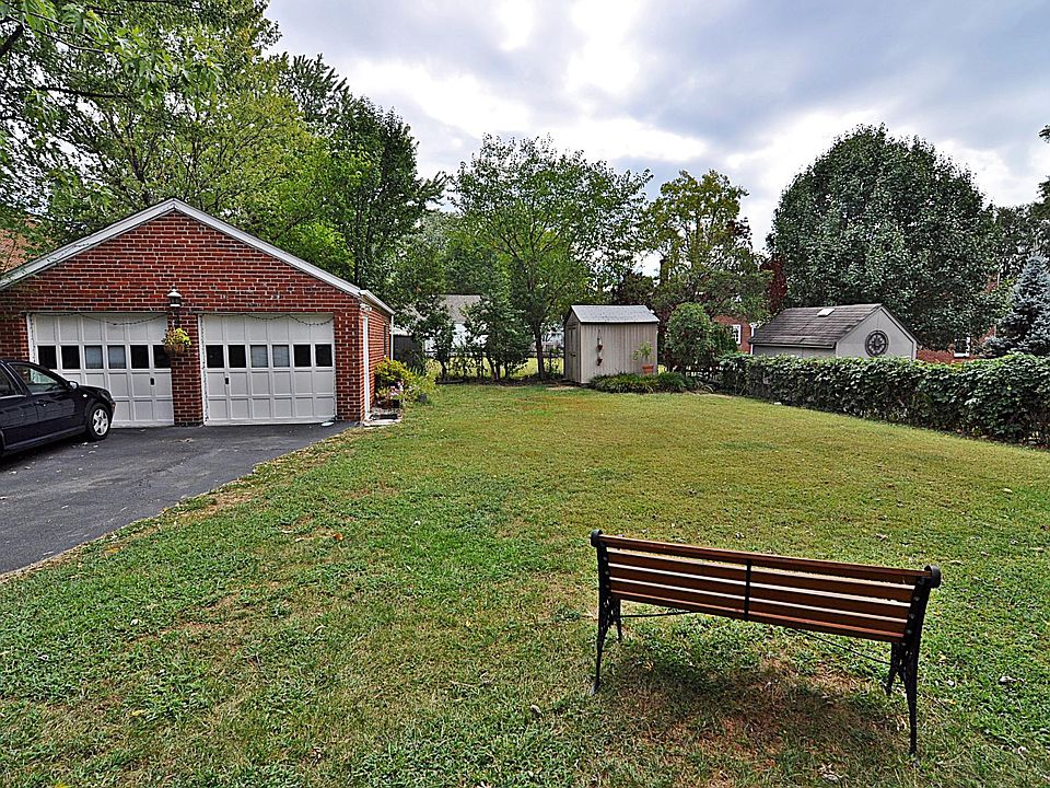 1st image of 303 N Park Dr