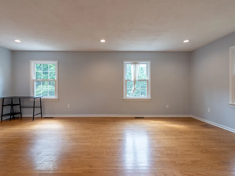 208 Huntington Ln — Photo 23