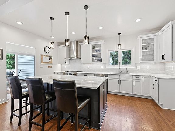 5th image of W650 West COURT