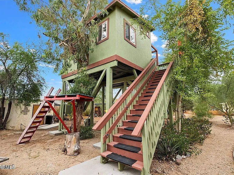 Detached "Treehouse" Casita.