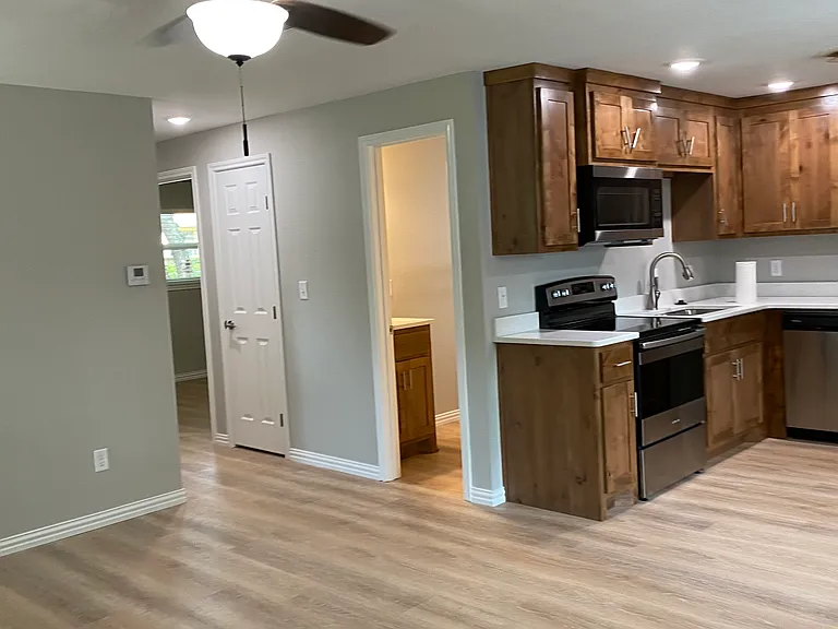 815 N Lydia St — Photo 11