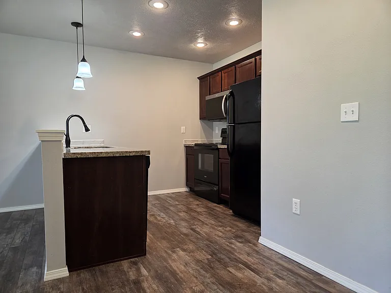 539 Welch St — Photo 5