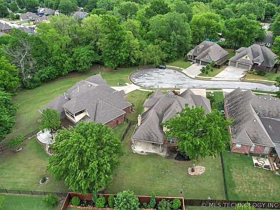 3rd image of 3108 S Gardenia Ct