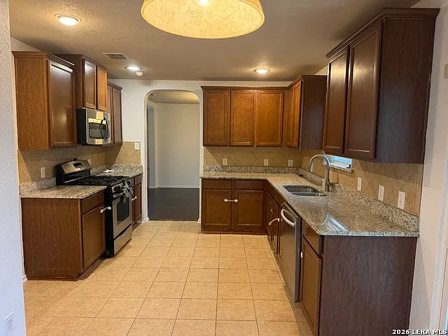3 bed, 2.5 bath, 2088 sqft, $1,595 — Photo 3