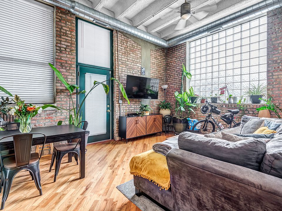1st image of 4101 S Michigan Ave APT 206