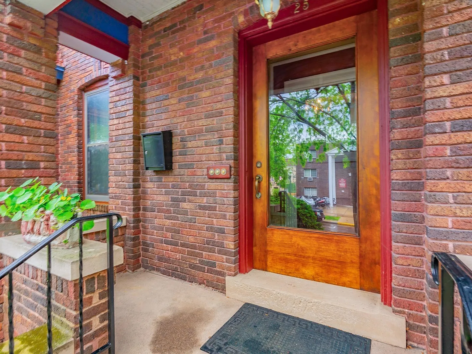 2 bed, 2.0 bath, 1089 sqft, $2,500 — Photo 2