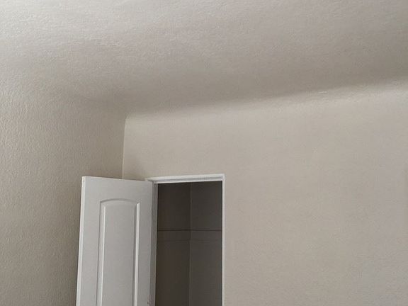 4th image of 3536 1/4 E 52nd St
