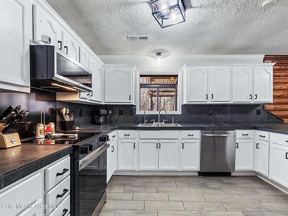 5th image of 2208 Oliver Ave