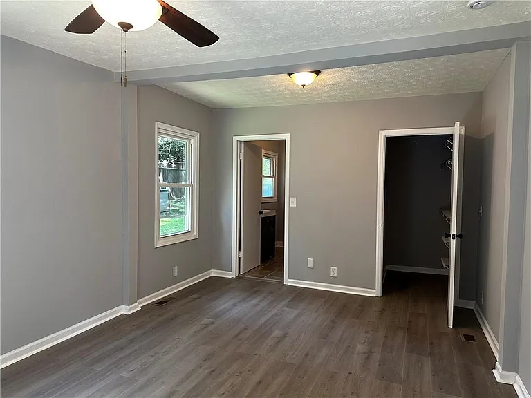 10790 Waters Rd — Photo 15