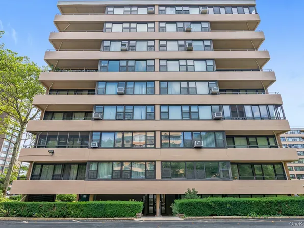10-10 166 Street #6D, Beechhurst, NY 11357