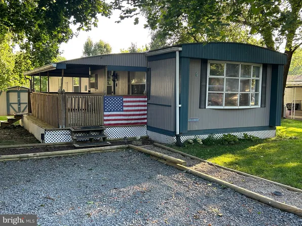 6 Oak Dr, Spring City, PA 19475