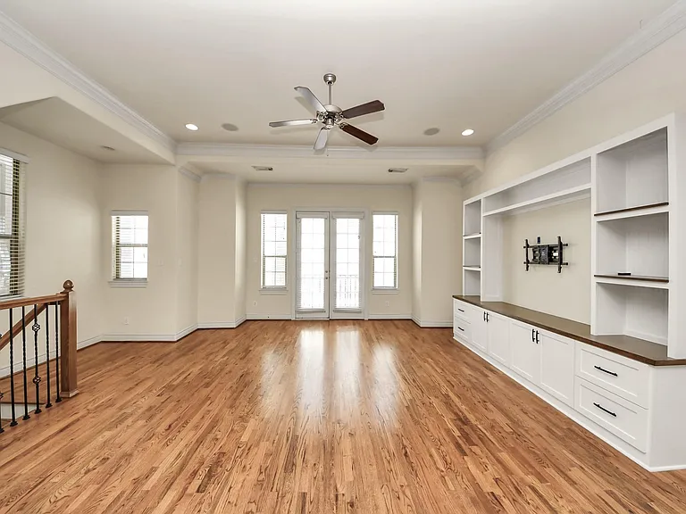 3422 Center St — Photo 4