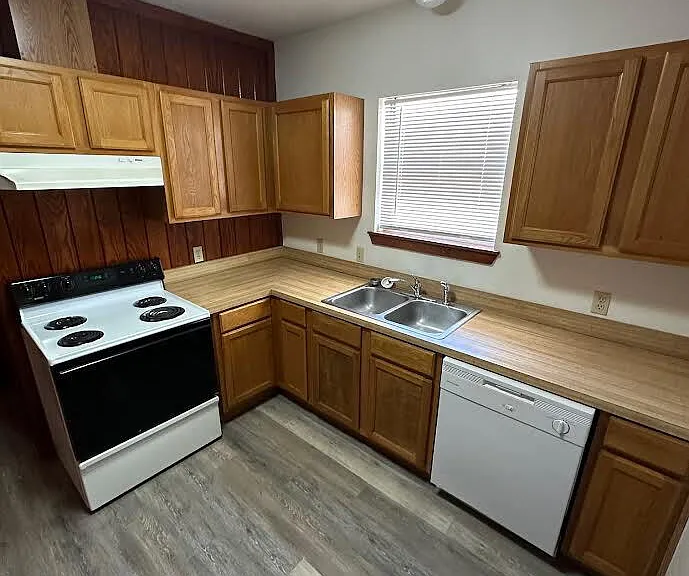 324 Michael Ct — Photo 5