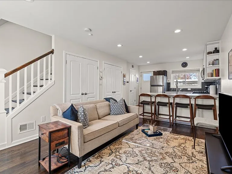 134 35th St NE — Photo 4