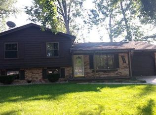 27218 Jo Ellen Ct, Chesterfield, MI