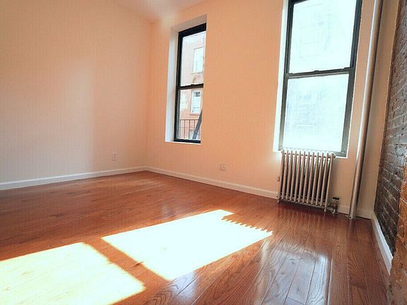 4th image of 206 E 6th St APT 6