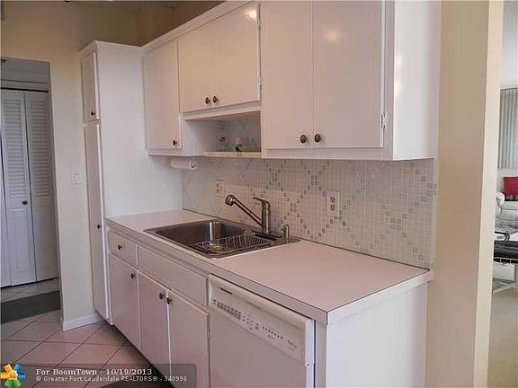 3rd image of 4350 Hillcrest Dr APT 610