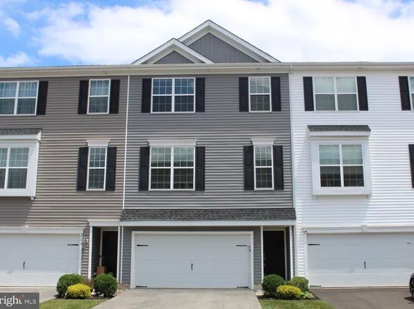 208 Pond View Ct, Quakertown, PA 18951