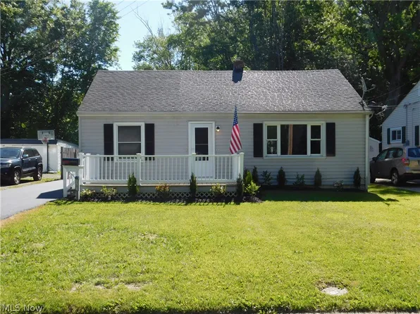 1283 Waverly Rd, Eastlake, OH 44095