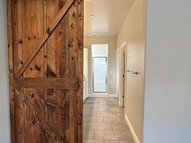 2137 La Vona Ave — Photo 25