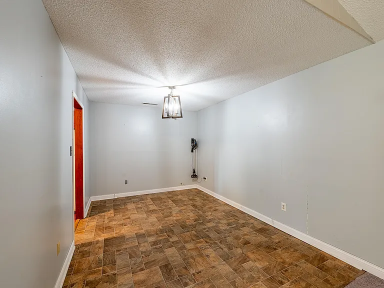2301 Winchester Dr — Photo 6