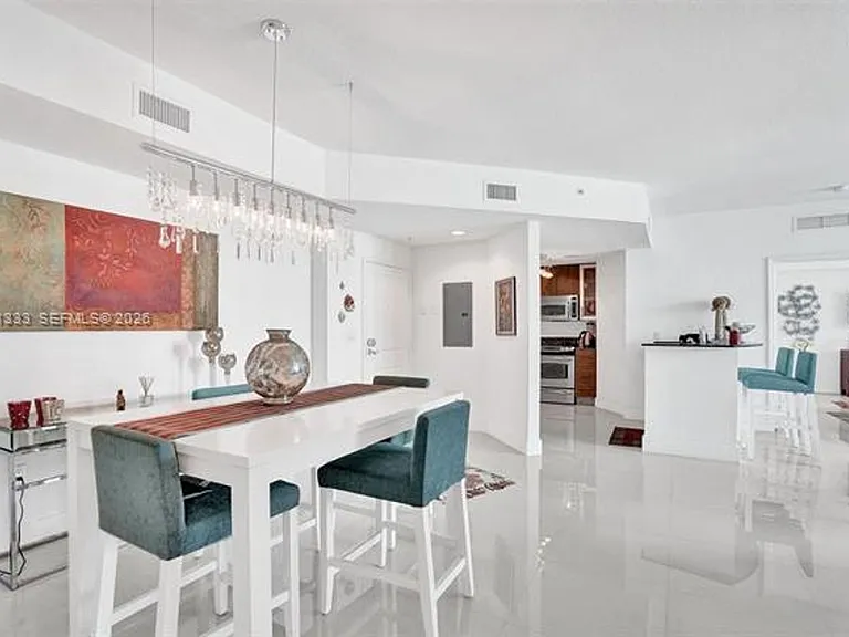 7900 Harbor Island Dr #704 — Photo 6
