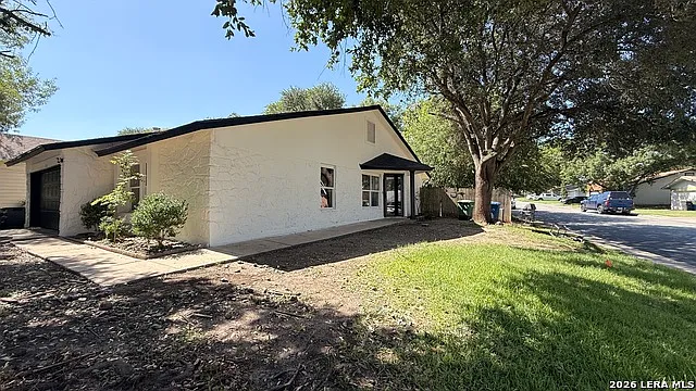 3 bed, 2.0 bath, 1416 sqft, $2,000 — Photo 4