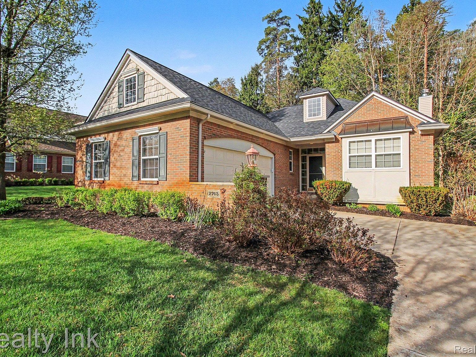 2745 Signature Cir