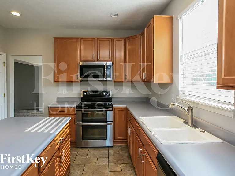 6367 Waterstone Dr — Photo 5