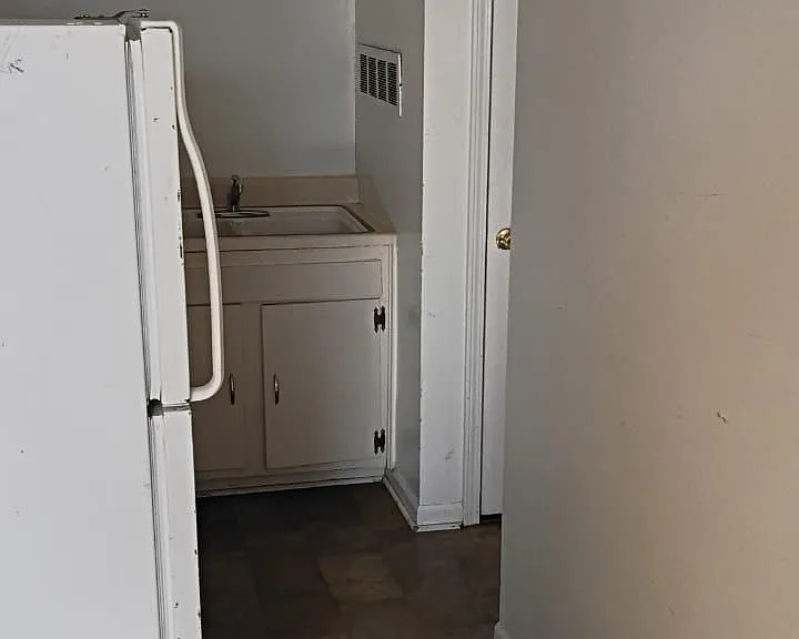1 bed, 1.0 bath, $700 — Photo 12